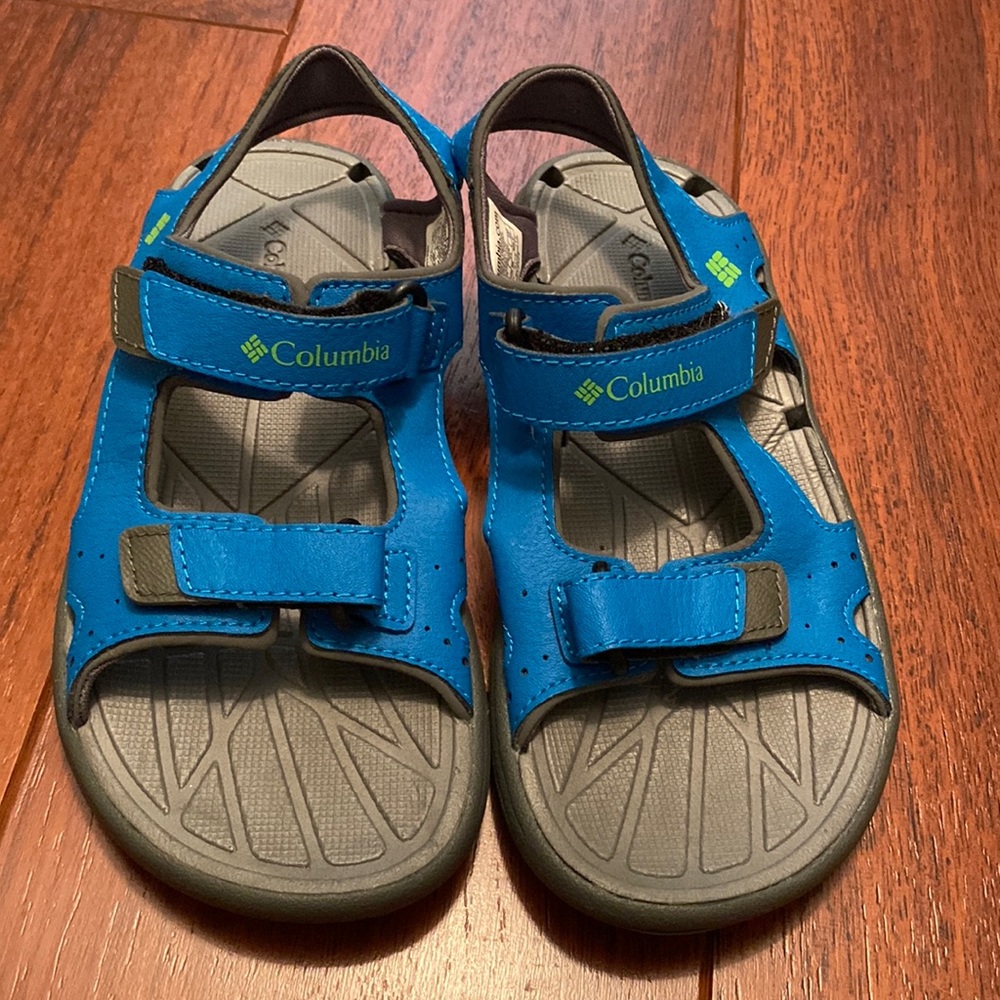 Columbia sandals size 2